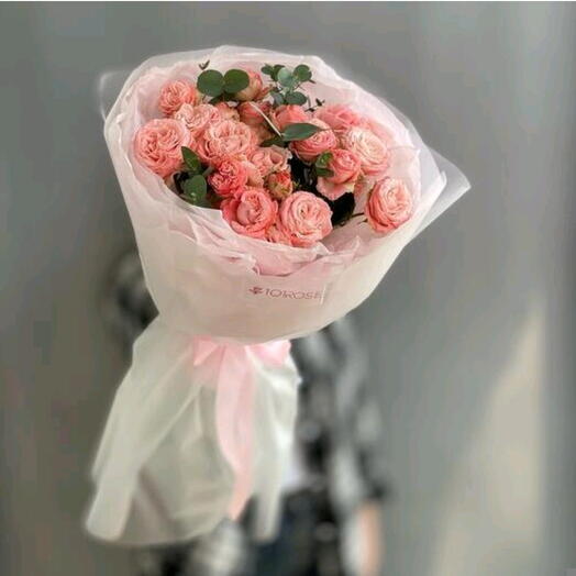 7 кустовых роз 🌹 с эвкалиптом