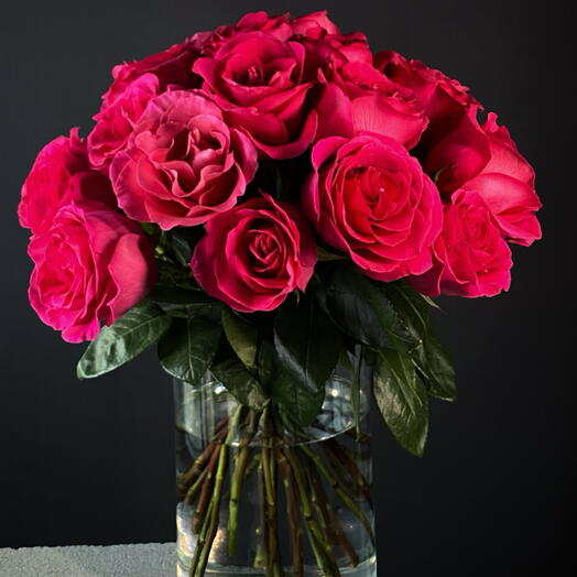 Монобукет 25 роз яркие малиновые Пинк Флойд