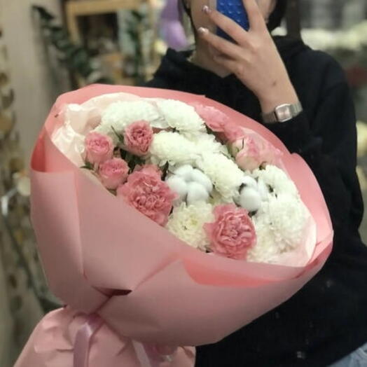 Букет из хризантем и кустовых роз