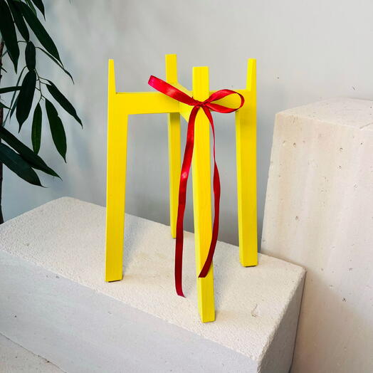 Подставка для цветов (жёлтая)