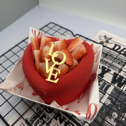 Красное муссовое бенто-сердце «Love!»
