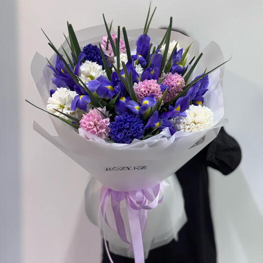 Микс букет из гиацинтов с ирисами