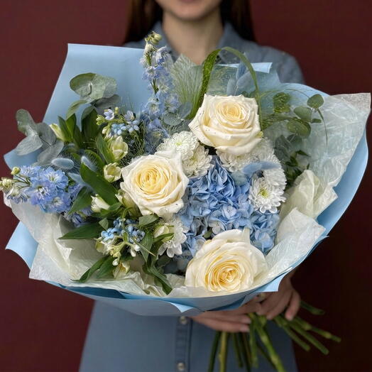 Сборный букет «Голубая гортензия и дельфиниум»