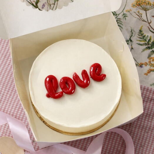 Торт с надписью Love, для самых любимых