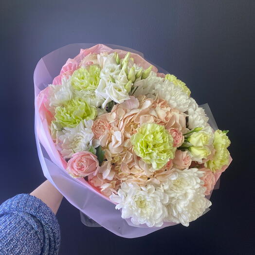 Воздушный авторский букетик с гортензией и эустомой ♥️