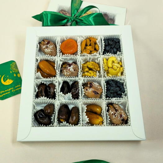 Финики в шоколаде, орешки, сухофрукты