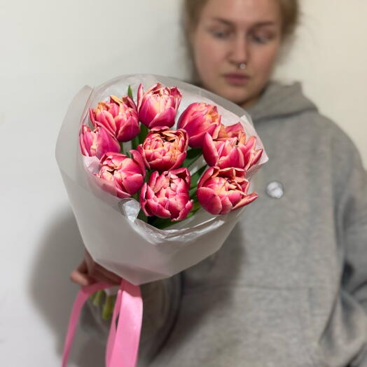 9 пионовидных тюльпаноа