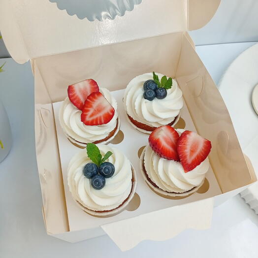 Cupcakes with berries 4 pieces