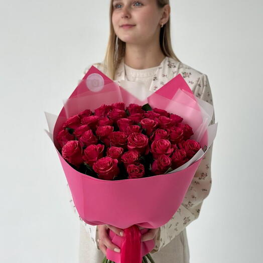 Букет из 35 ярко-розовых роз