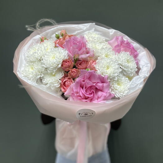 Круглый гигант из стойких цветов 🌹