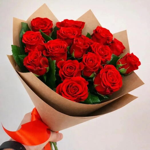 Букет из 15 красных роз в крафте♥️