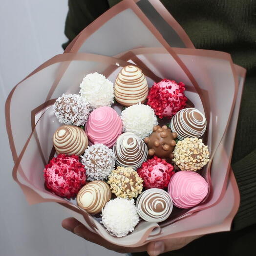 Gourmet Celebration: Multi-Texture Belgian Chocolate Strawberry Bouquet