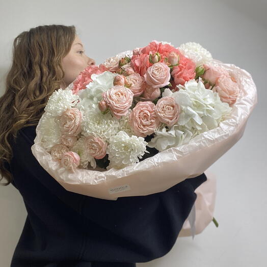 Шикарный букет «Для любимой» из гортензий, кустовых роз😍 Bloom room: большой выбор букетов в профиле магазина