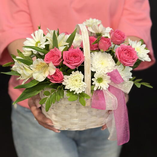 Композиция с кустовой розой, альстромерией и хризантемой 🌸