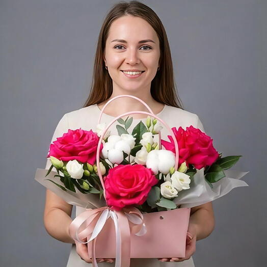 Композиция в розовой сумке с малиновой розой и хлопком "Малиновый бархат" / A303