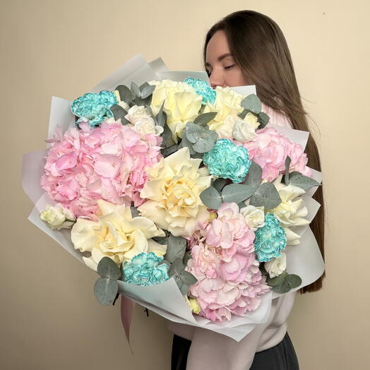 💛🩵🩷Дофаминовый букет из гортензий, бирюзовых диантусов  и роз и эустомы