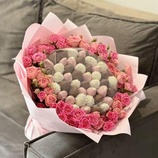Luxury Pink Rose   Strawberry Bouquet