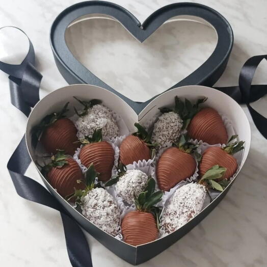 Клубника в шоколаде 13 шт чёрное сердце