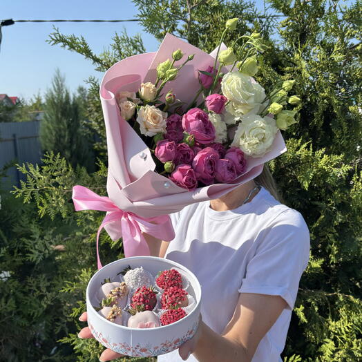 Цветы и клубника
