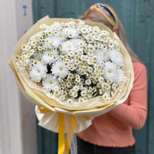 Chrisantemums and daisies