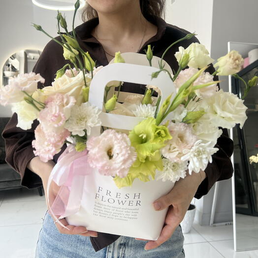 Корзинка с цветами 💕🌸🤍
