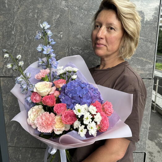 Букет с гортензией