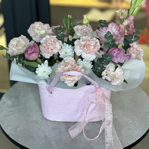Шикарная корзинка с пионами и гладиолусом 💞