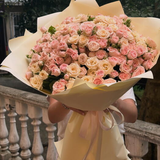 Букет микс кустовых роз 🌹