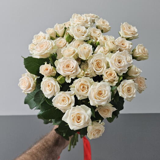 Розы белые кустовые 15шт