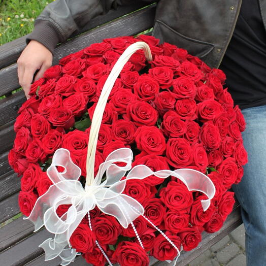 Корзина из 101 розы