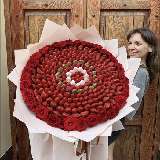 WoW букет с клубникой и розами