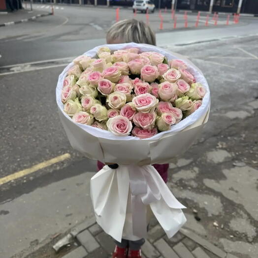 Моно букет из кустовых роз