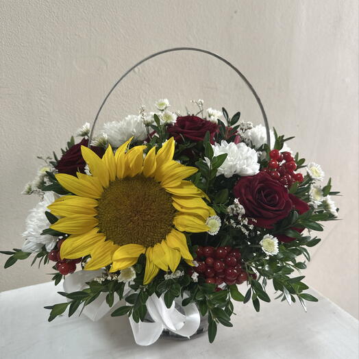 Корзина с подсолнухом