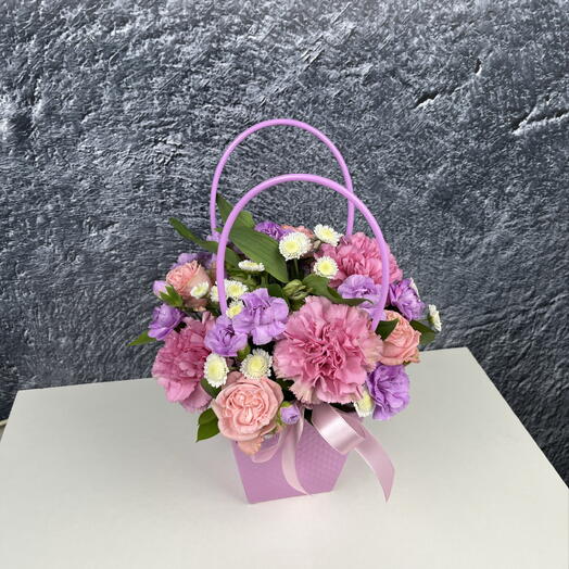 Яркая сумочка с диантусами