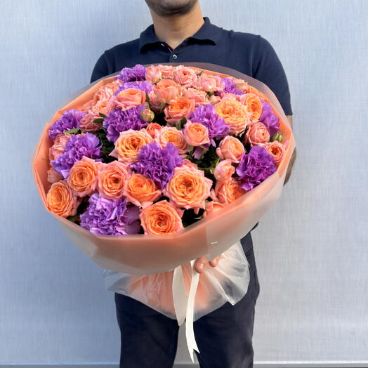 Букет из кустовых роз и диантус 💜🧡