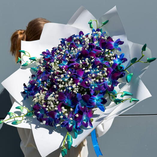 Букет ярких орхидеи с гипсофилой. Авторский букет 301. Leoraflowers