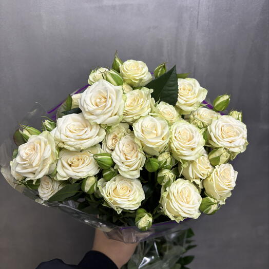 Пачка из 5 кустовых роз Шамони 70 см