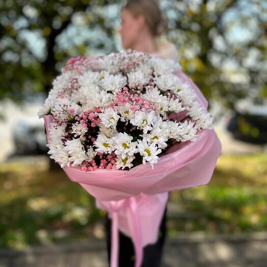 Нежный букет из ромашек и гипсофилы-М