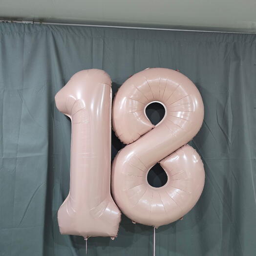 Шар цифра 18