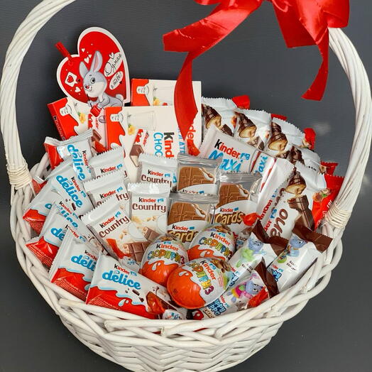 1. «Kinder Сладкая корзинка»