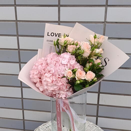 Гортензия и кустовая роза 🌸Стильный букет с всеми любимыми гортензиями и кустовой розой 😍