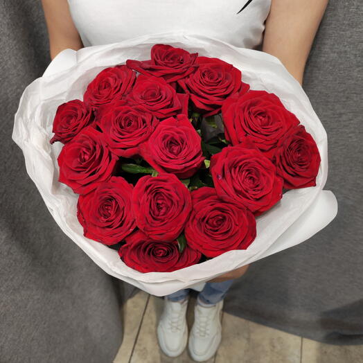 Красные розы 15 штук / 60см / Red Naomi