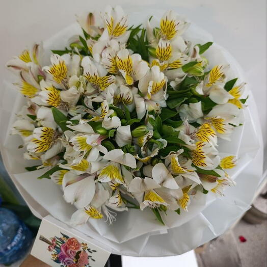White vibe! из белых альстромерий 💐🌸️🍀 больше живых Цветов =)