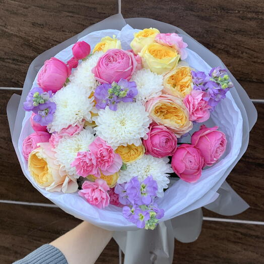 Дофаминовый букет из кустовой розы, матиолы, хризантемы