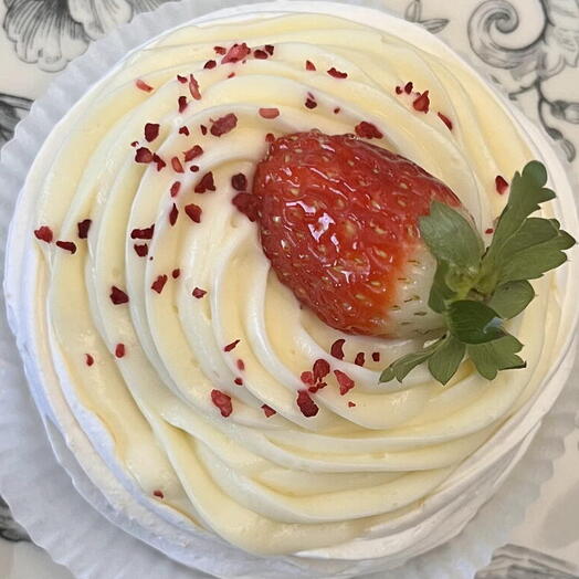 Pavlova strawberry 6 pieces