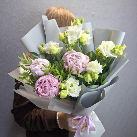 Букет из пионов и эустомы "Douceur de Pivoines"