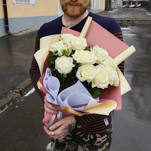 11 белых роз