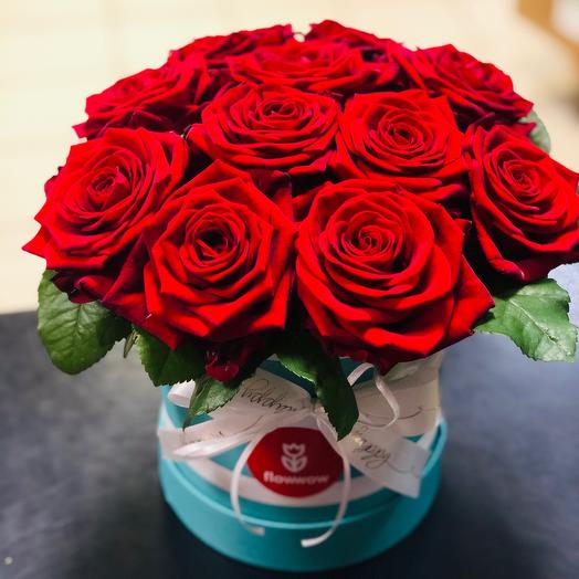 11 roses in a hatbox