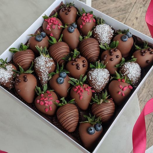 Strawberries in chocolate Klubnika Bar 25 berries Milk chocolate