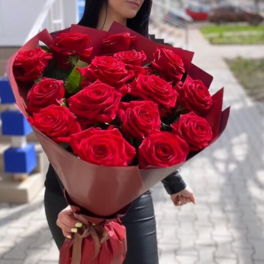 15 красных роз